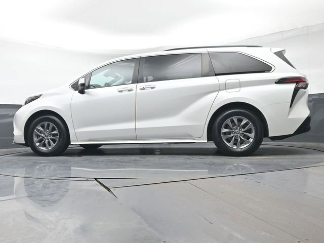 Certified 2022 Toyota Sienna XLE image 36
