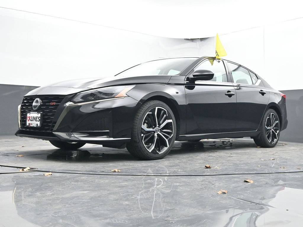 Used 2024 Nissan Altima 2.5 SR FWD image 47