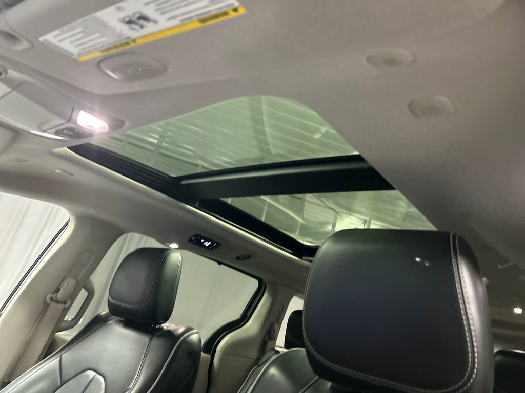 Used 2024 Chrysler Pacifica Limited image 23