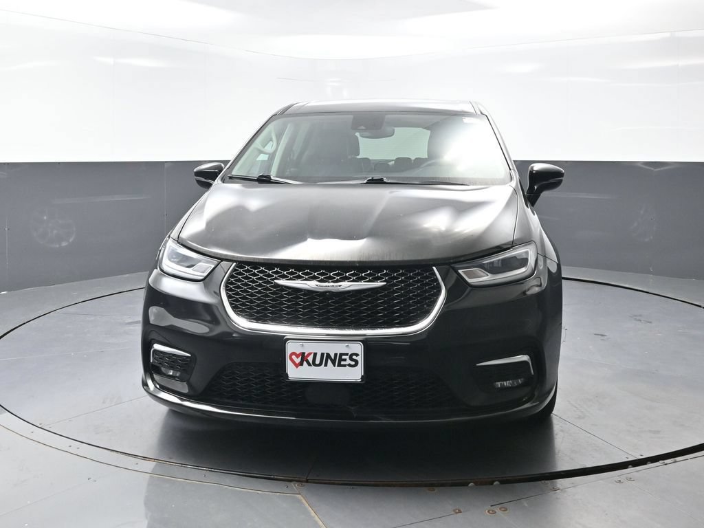 Used 2024 Chrysler Pacifica Touring-L FWD image 7