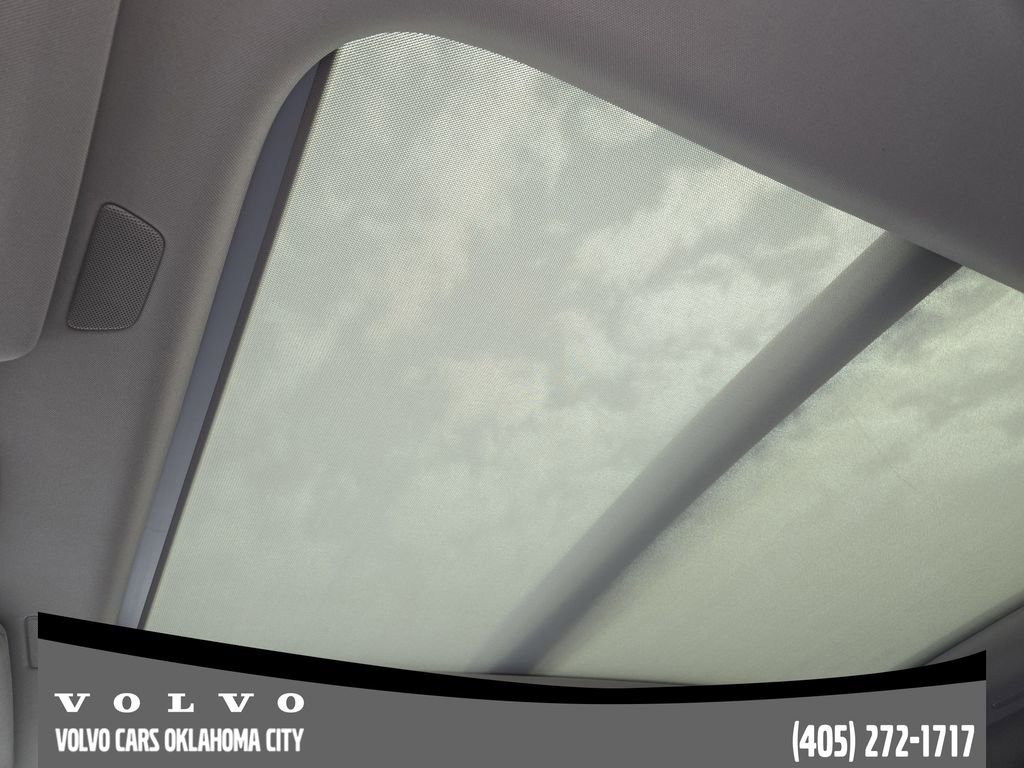 Certified 2025 Volvo XC90 B6 Plus image 24