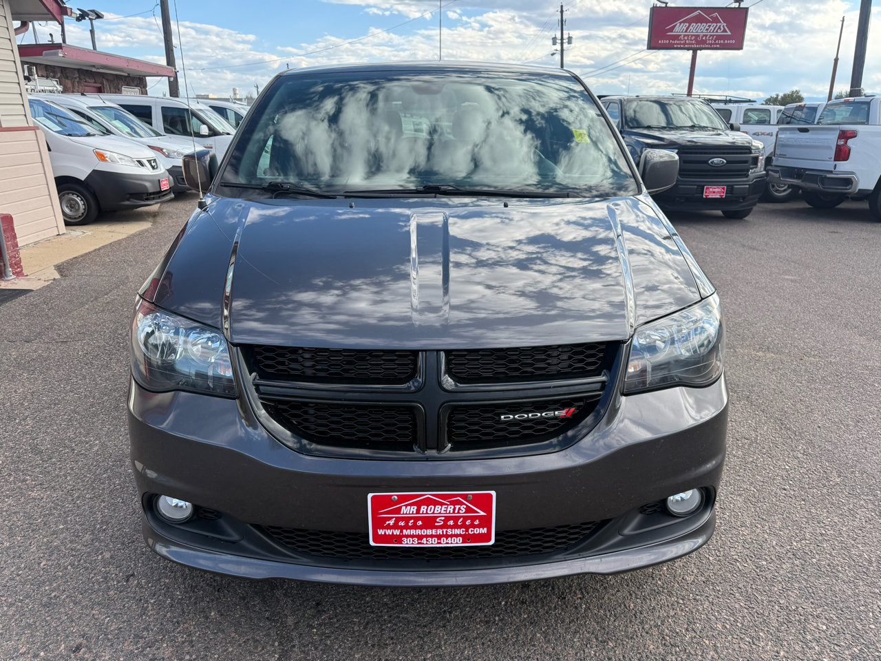 Used 2019 Dodge Grand Caravan SE image 3