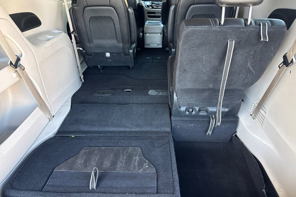 Used 2023 Chrysler Pacifica Touring-L image 22