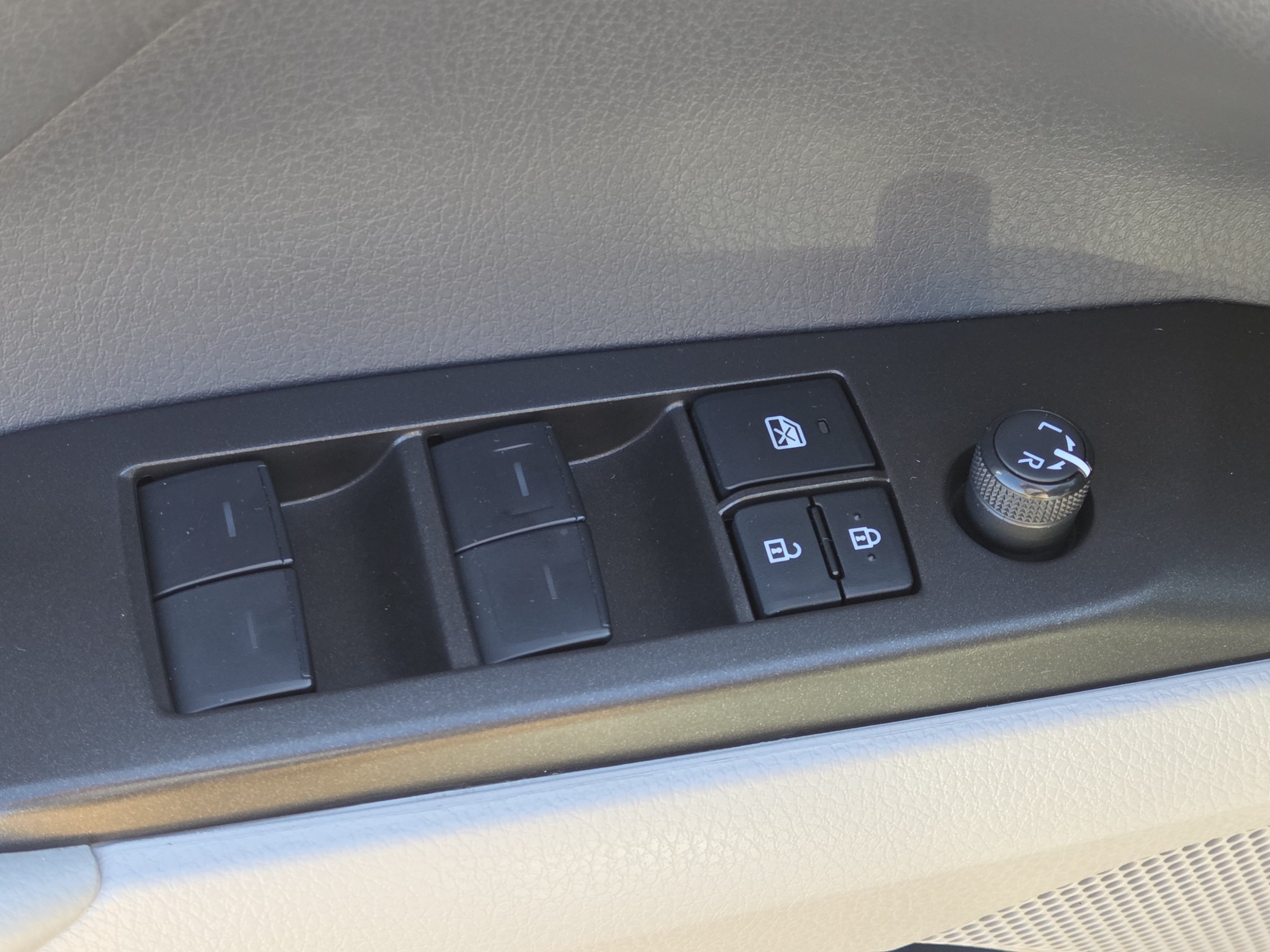 Used 2023 Toyota Camry SE AWD/4WD image 25