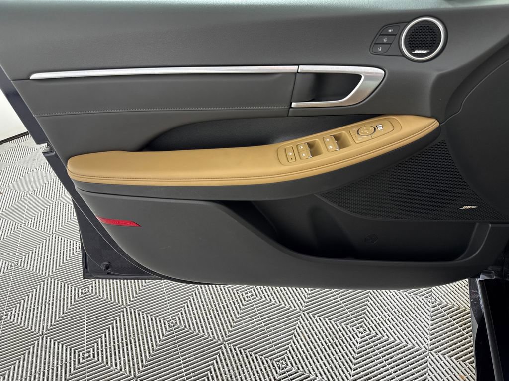 Used 2022 Hyundai Sonata Limited w/ Winter Weather Package FWD image 10