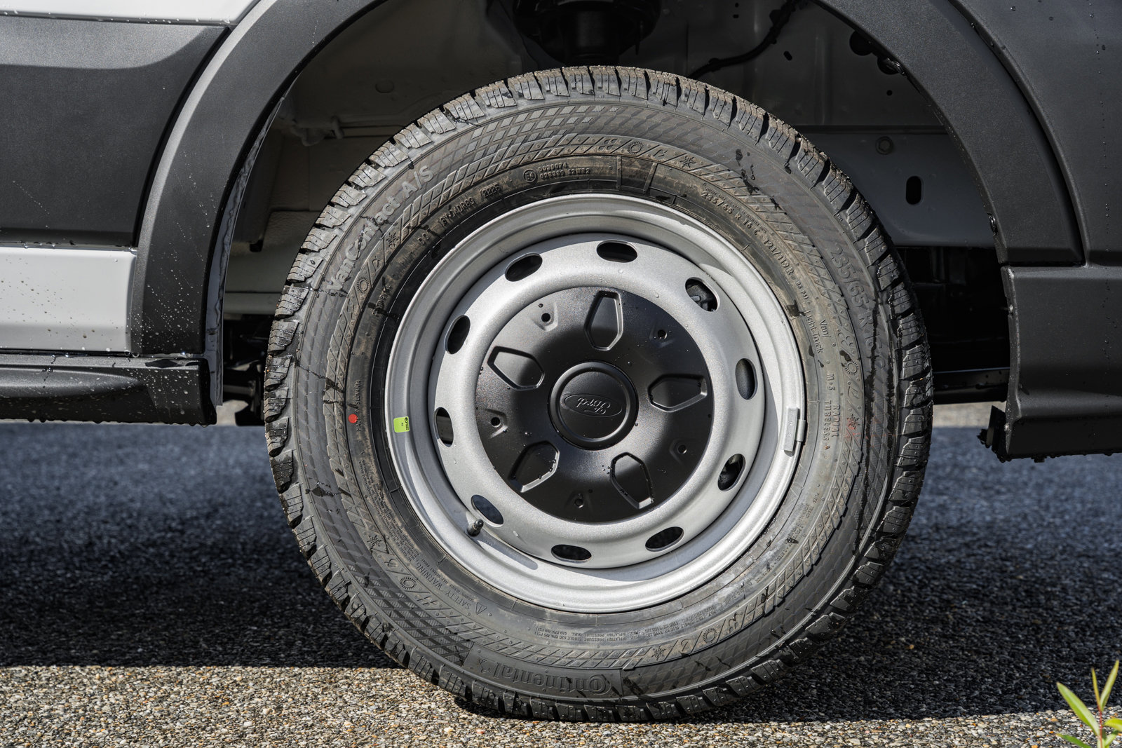 New 2026 Ford Transit 250 148 Medium Roof w/ Load Area Protection Package image 15