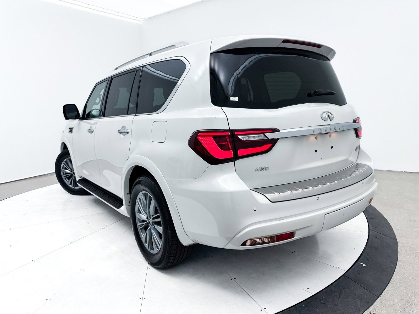 Used 2024 INFINITI QX80 Luxe image 2