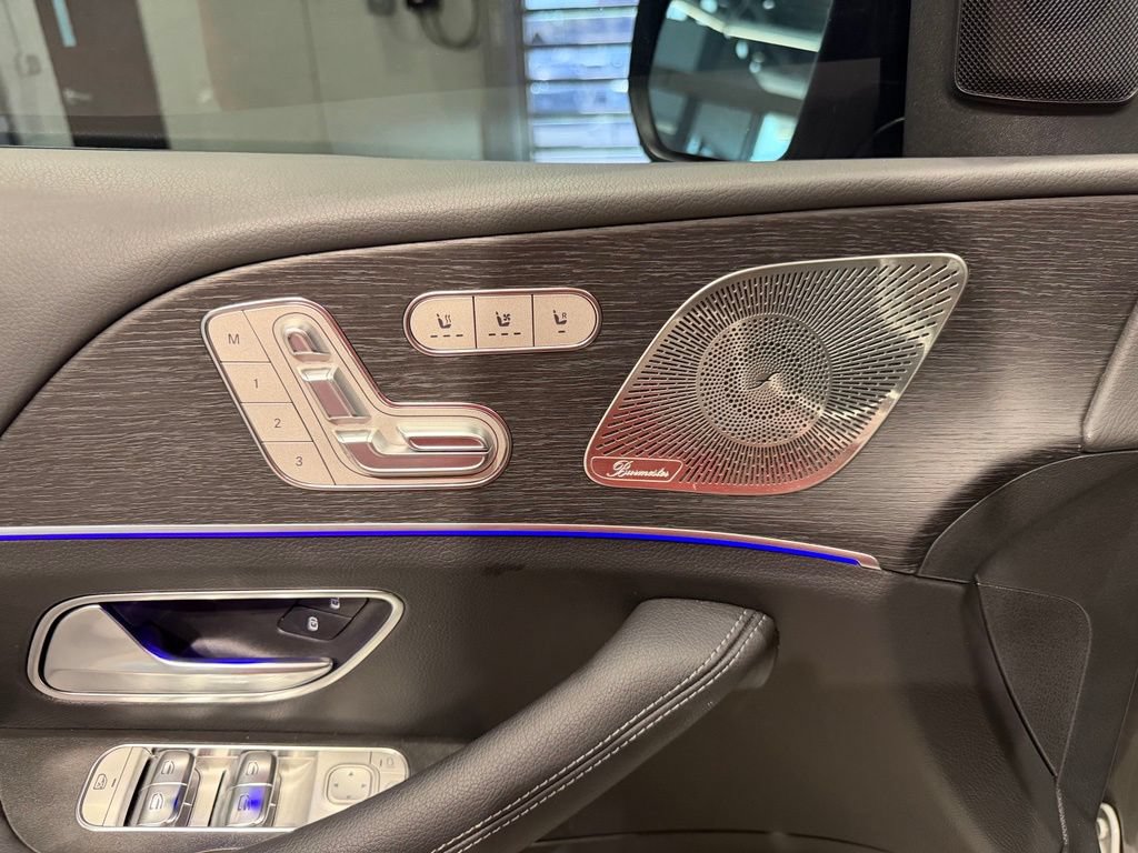 Used 2025 Mercedes-Benz GLS 450 4MATIC w/ AMG Line Exterior image 36