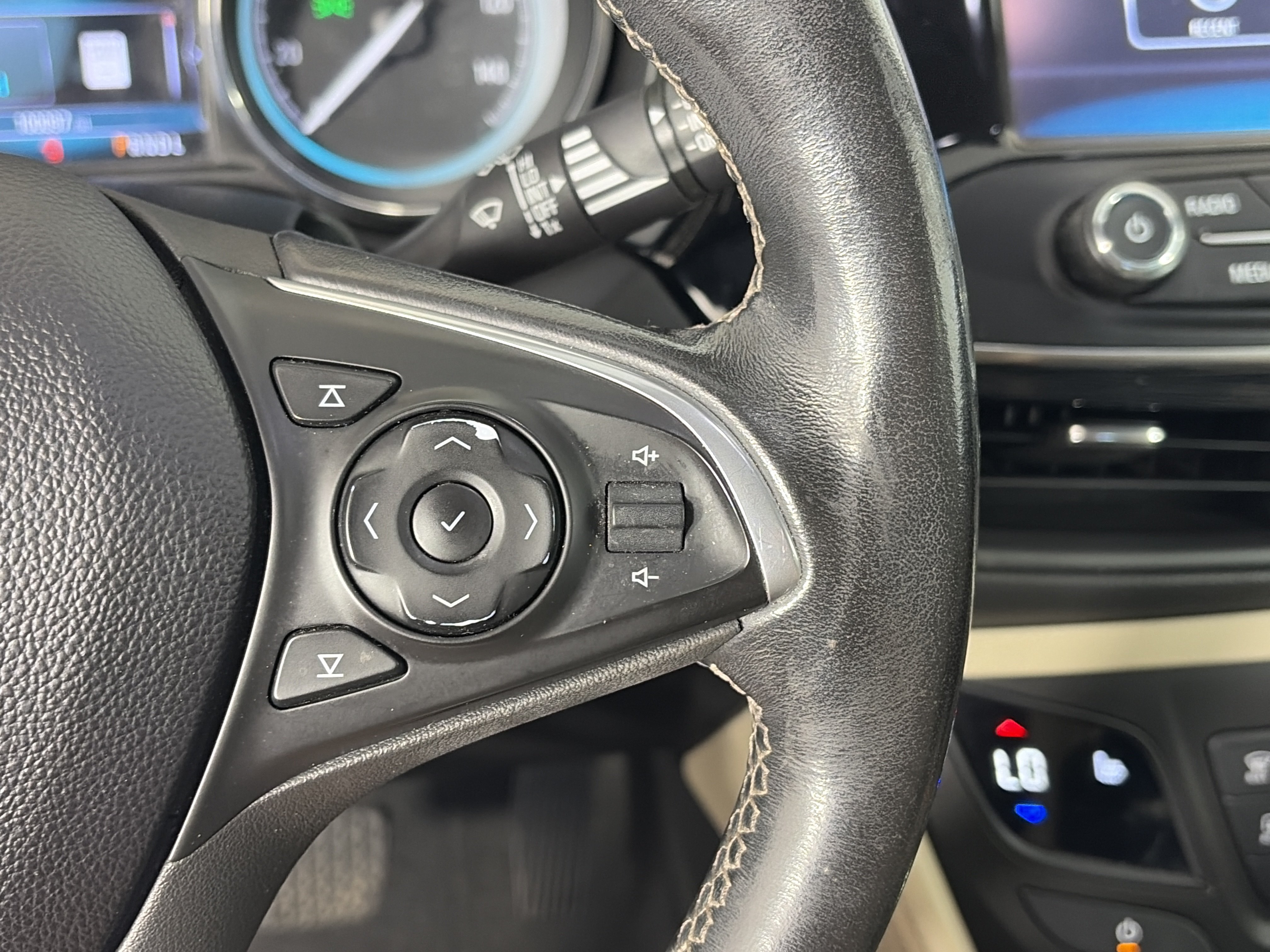 Used 2017 Buick Envision Essence AWD/4WD image 31