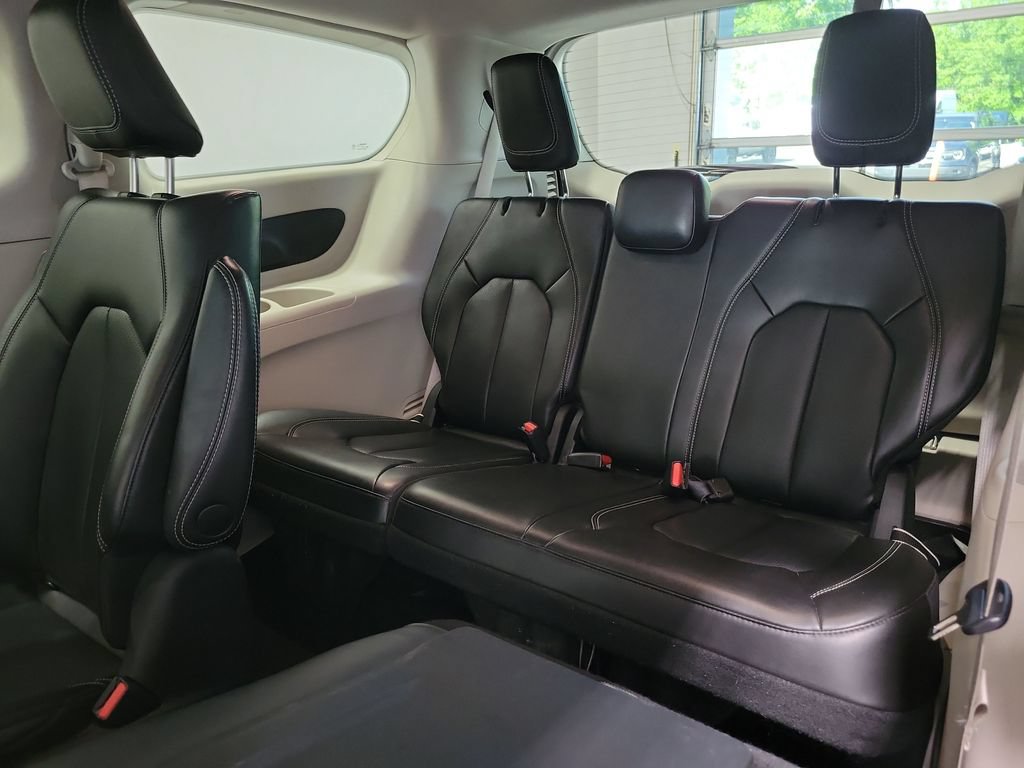 Used 2023 Chrysler Pacifica Touring-L FWD image 26