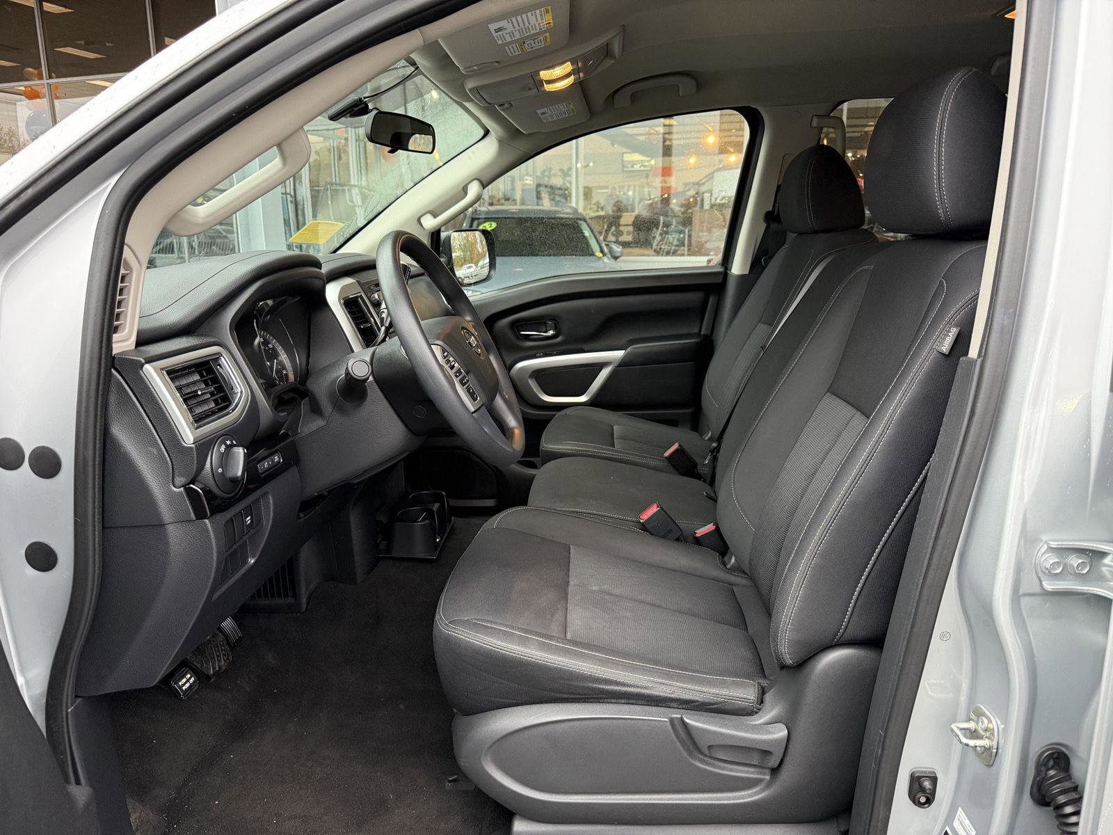 Used 2019 Nissan Titan SV image 13