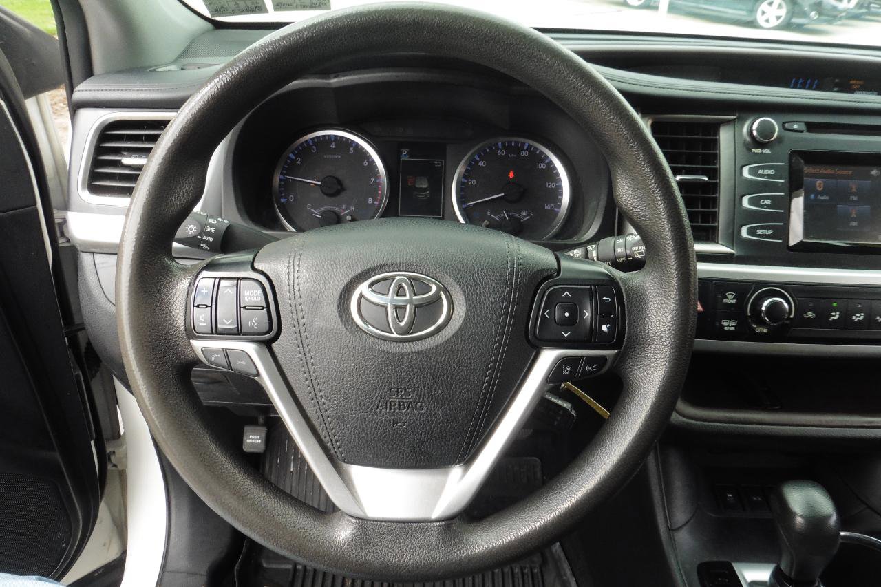 Used 2019 Toyota Highlander LE w/ Protection Package #3 AWD/4WD image 5