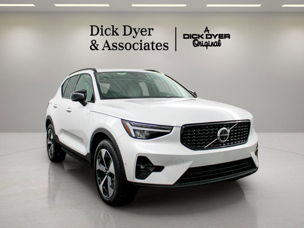 New 2026 Volvo XC40 B4 Plus w/ Protection Package Premier FWD image 9