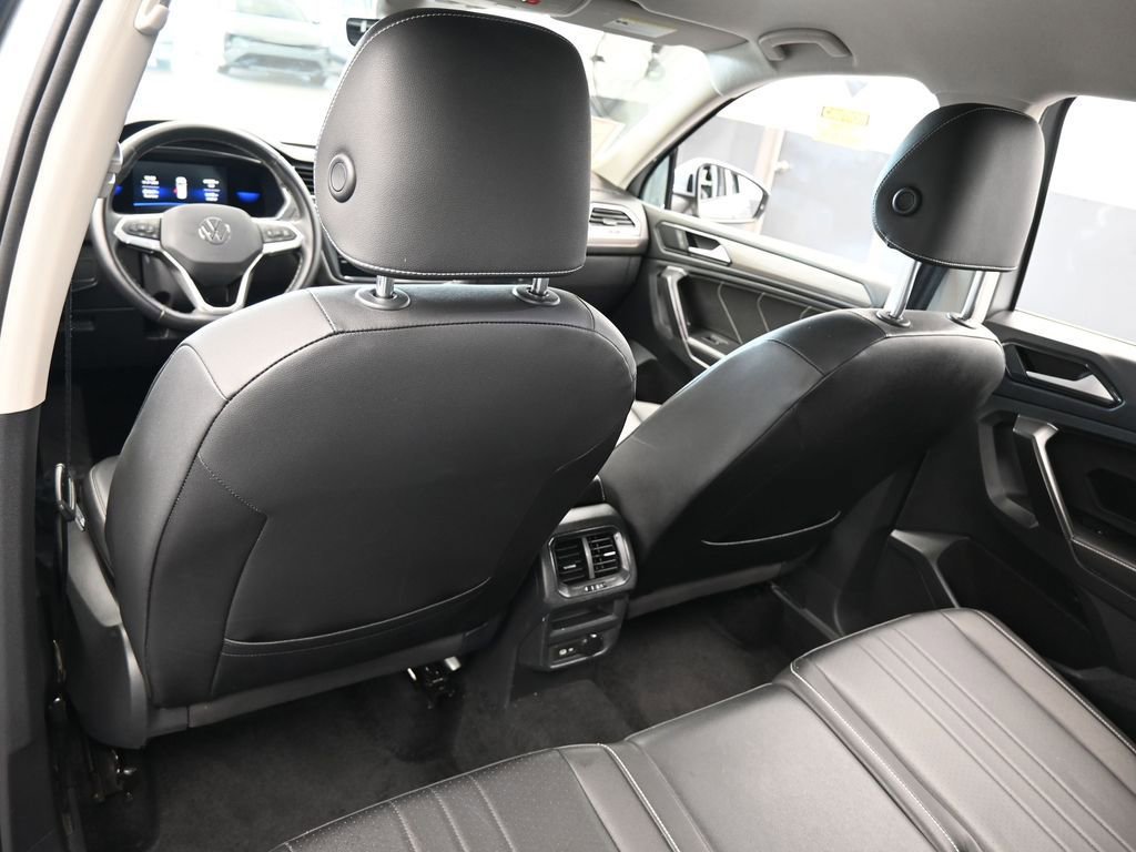 Used 2023 Volkswagen Tiguan SE image 31