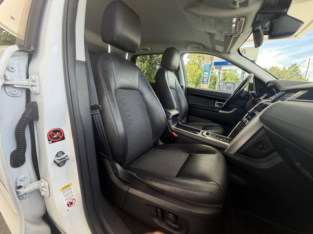 Used 2017 Land Rover Discovery Sport SE AWD/4WD image 8