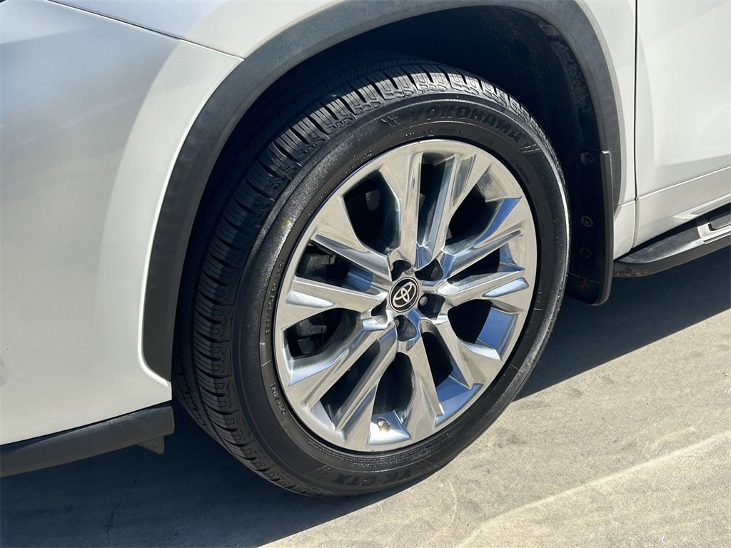 Used 2020 Toyota Highlander Limited image 9