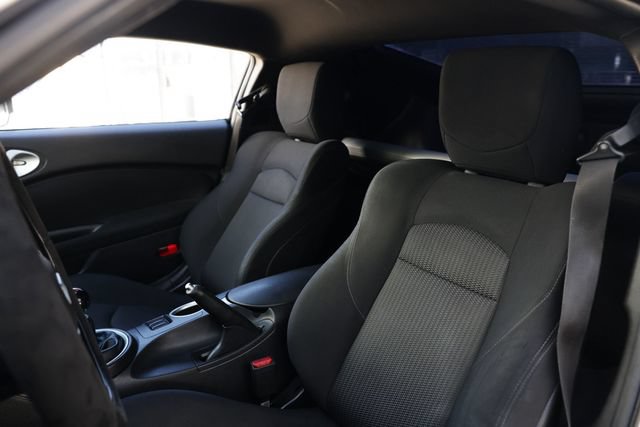 Used 2016 Nissan 370Z Coupe RWD image 9