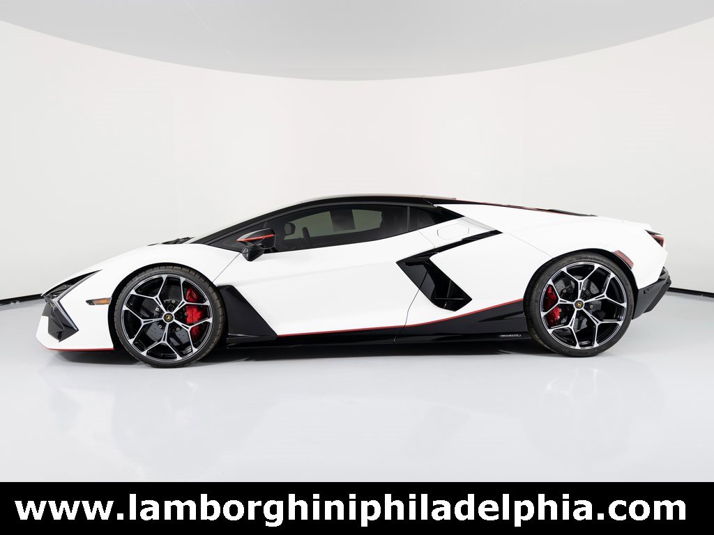 Used 2024 Lamborghini Revuelto image 10