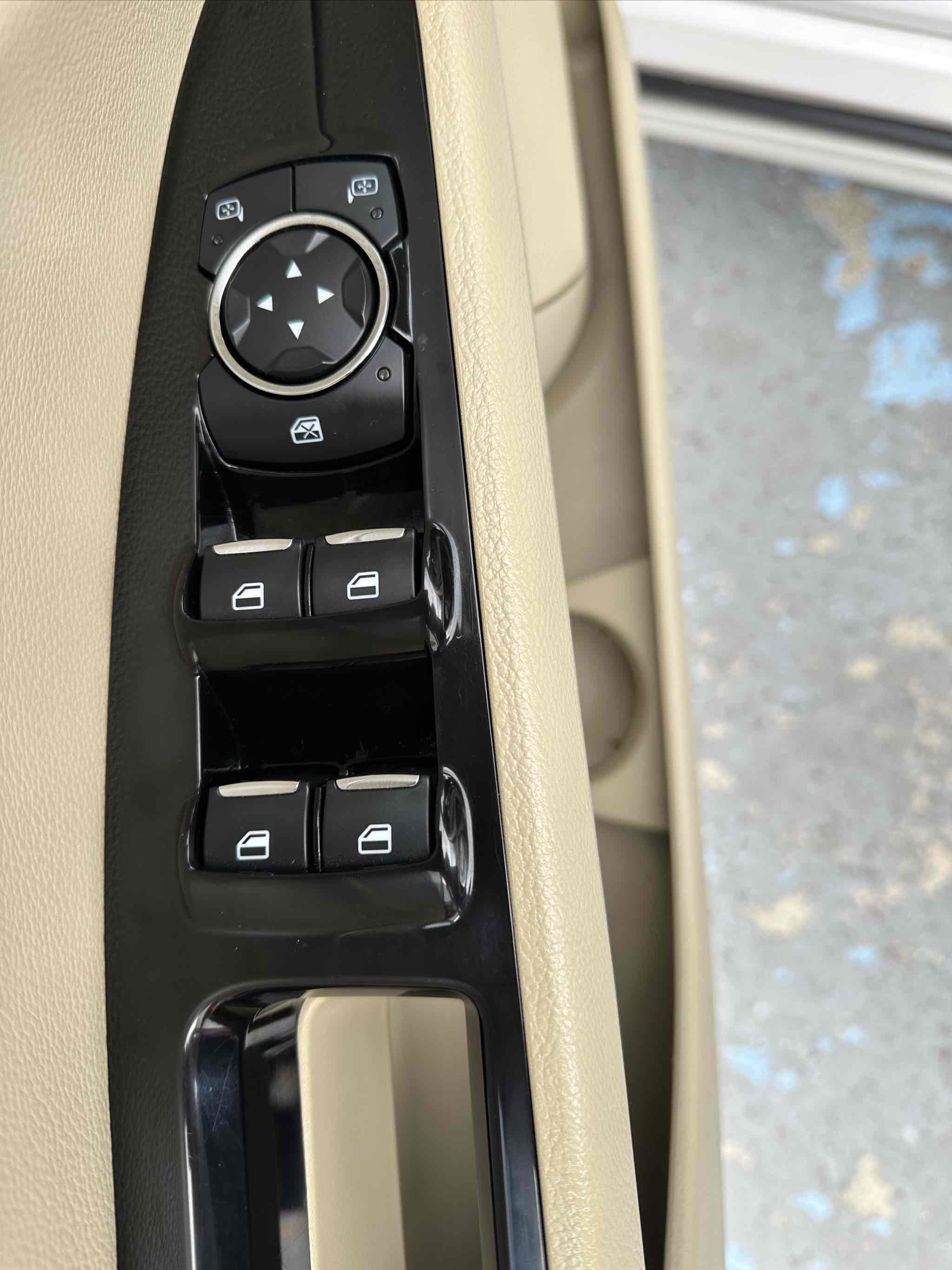 Used 2014 Ford Fusion SE w/ Equipment Group 202A image 8