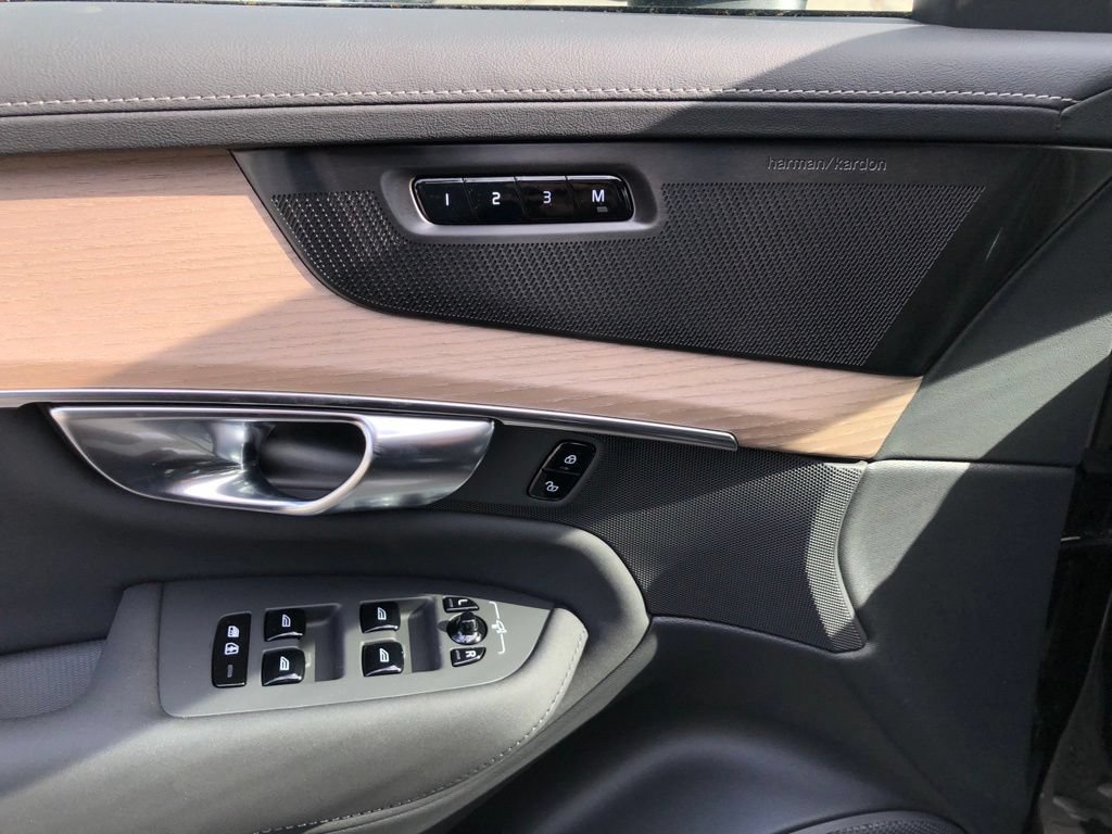 New 2026 Volvo XC90 B6 Plus w/ Protection Package Premier AWD/4WD image 5