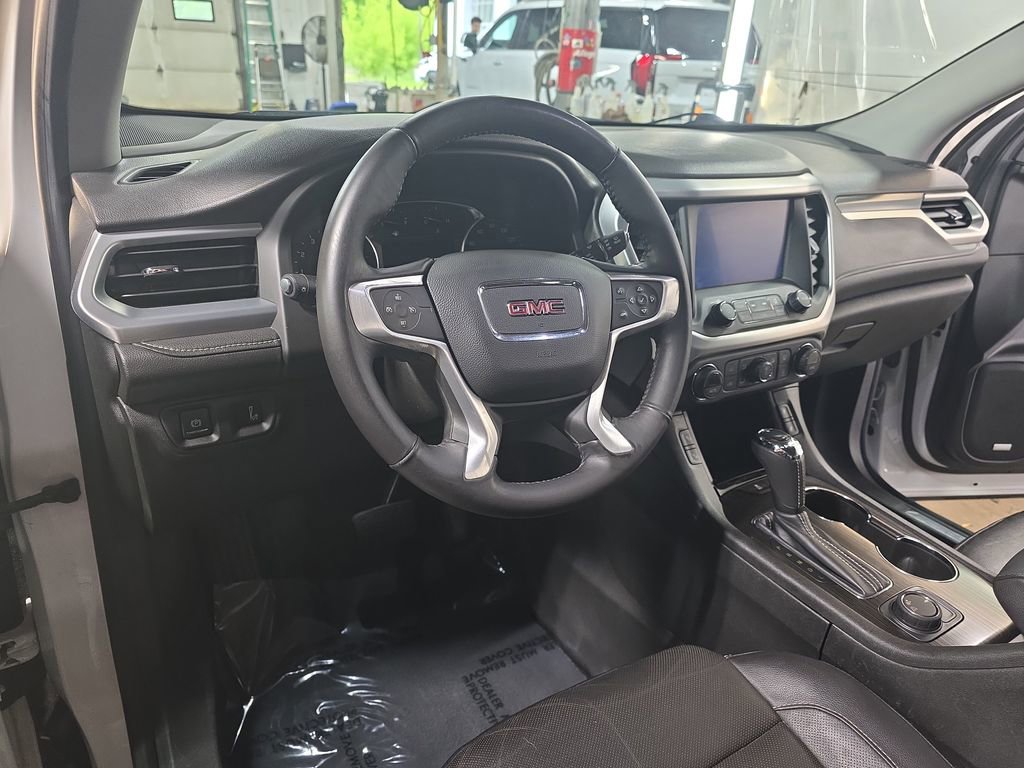 Used 2017 GMC Acadia SLT FWD image 16