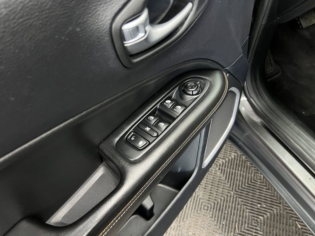 Used 2018 Jeep Compass Sport w/ Tech Group image 11