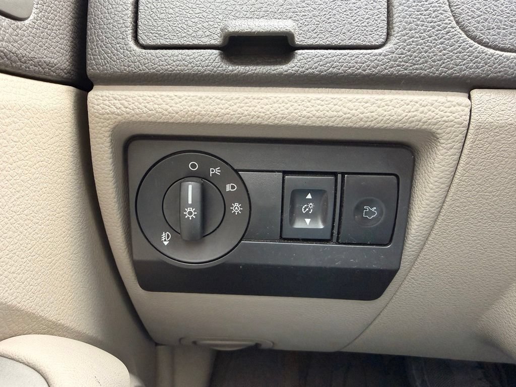 Used 2010 Ford Fusion SEL FWD image 26