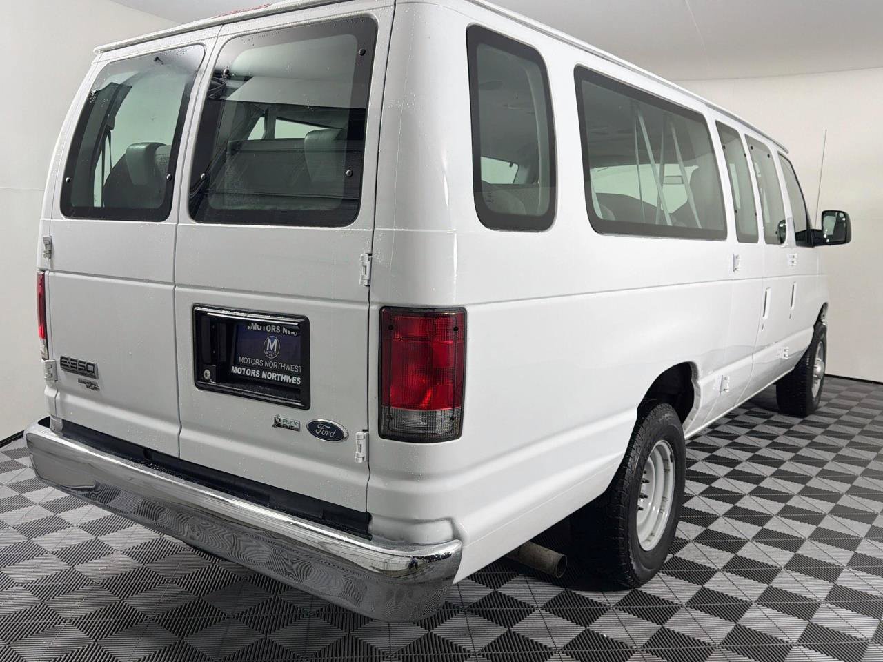 Used 2014 Ford E-350 and Econoline 350 XLT RWD image 23