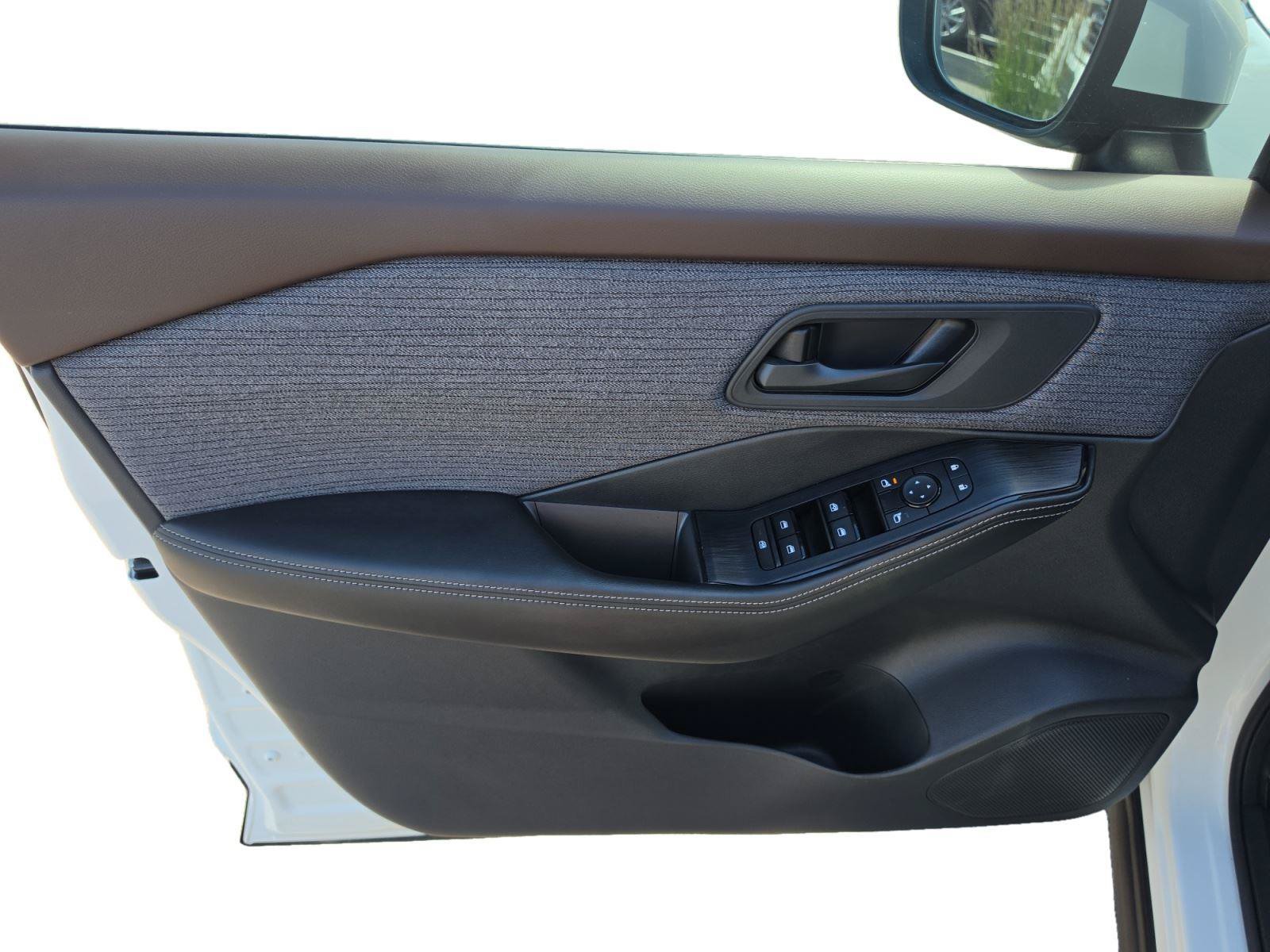 Used 2022 Nissan Rogue S FWD image 9
