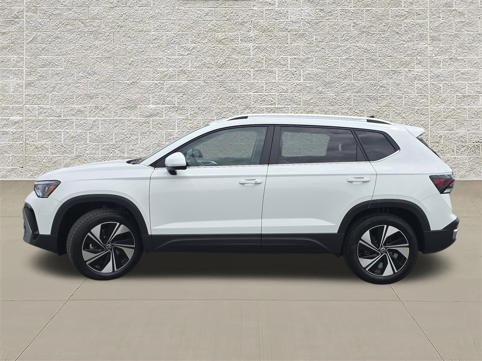 New 2026 Volkswagen Taos SE AWD/4WD image 4