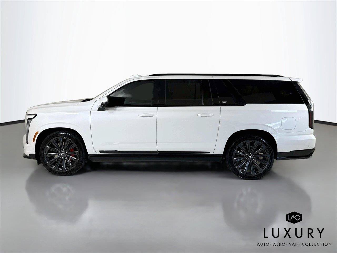 Used 2025 Cadillac Escalade ESV V AWD/4WD image 8