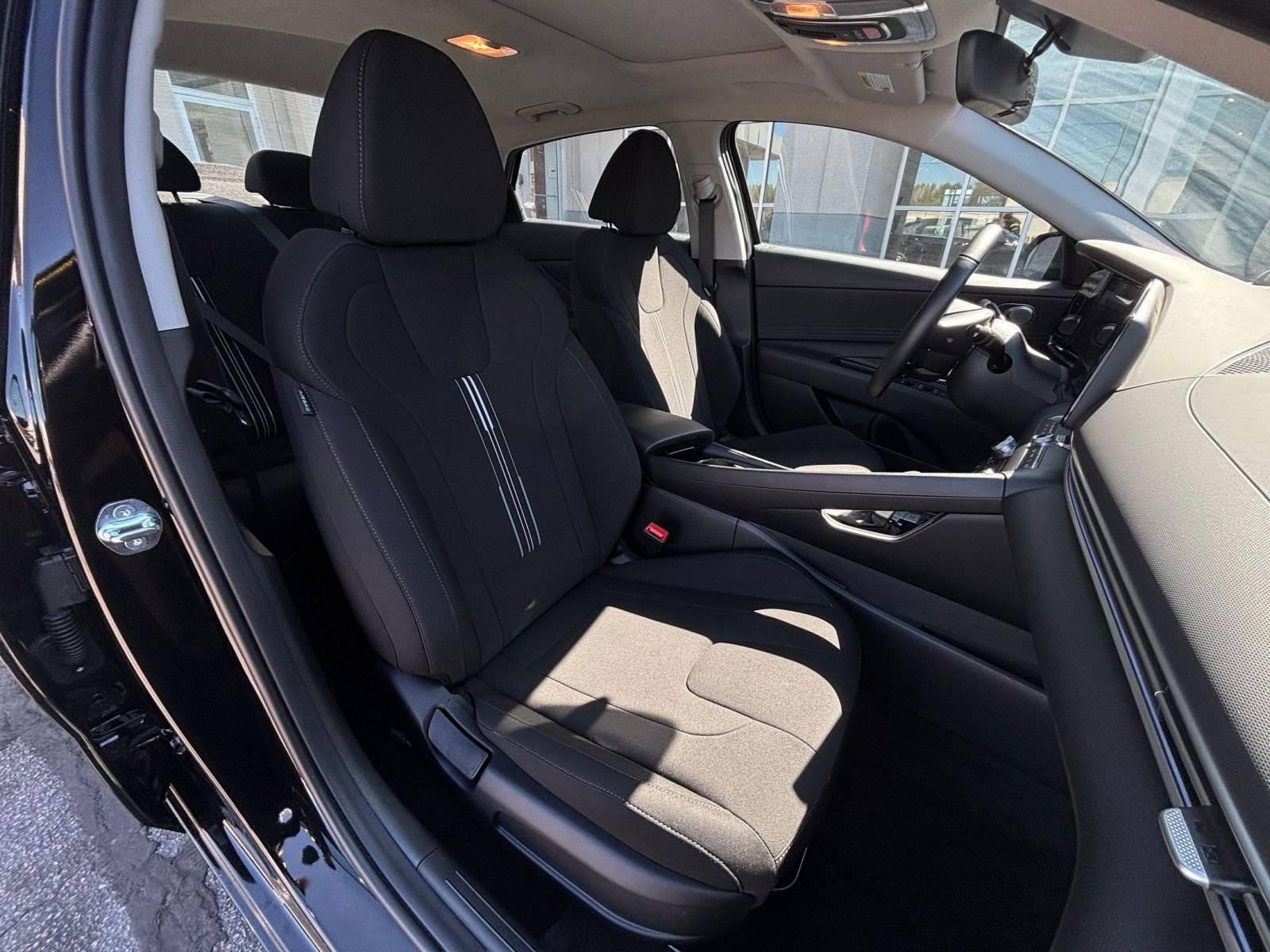 Used 2025 Hyundai Elantra SEL image 43
