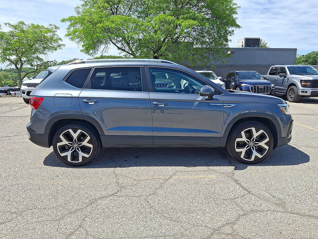 Used 2022 Volkswagen Taos SEL w/ Panoramic Sunroof Package AWD/4WD image 32