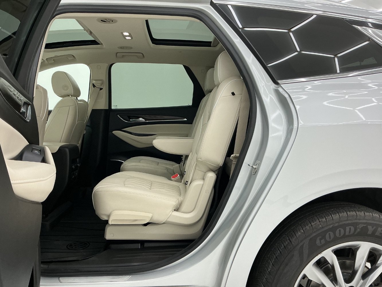 Used 2022 Buick Enclave Avenir w/ Trailering Package, 5000 lbs. AWD/4WD image 20