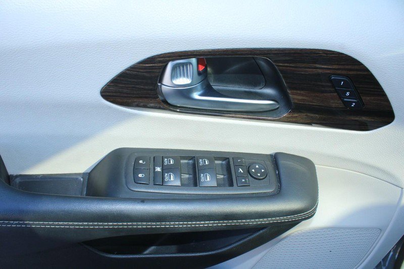 Used 2023 Chrysler Pacifica Limited image 10