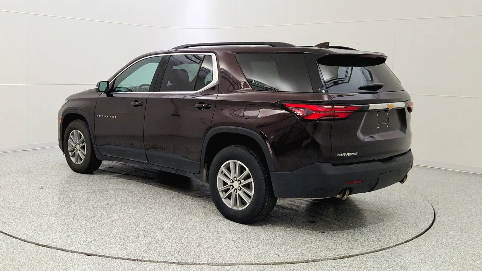 Used 2023 Chevrolet Traverse LT image 5