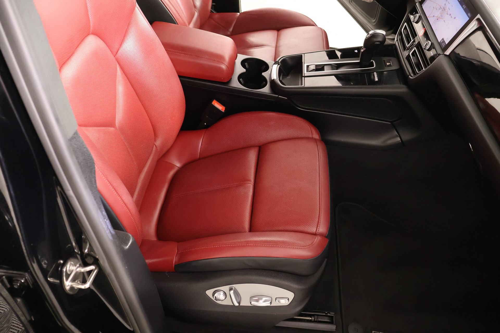 Used 2022 Porsche Macan AWD/4WD image 14