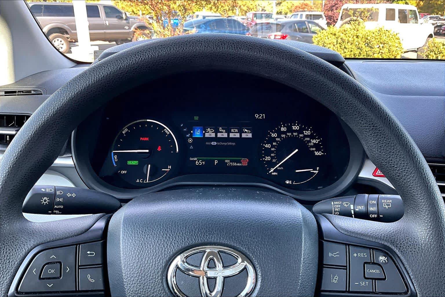 Certified 2025 Toyota Sienna LE FWD image 25