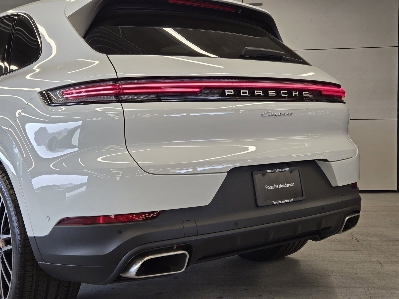 Used 2025 Porsche Cayenne Base image 8