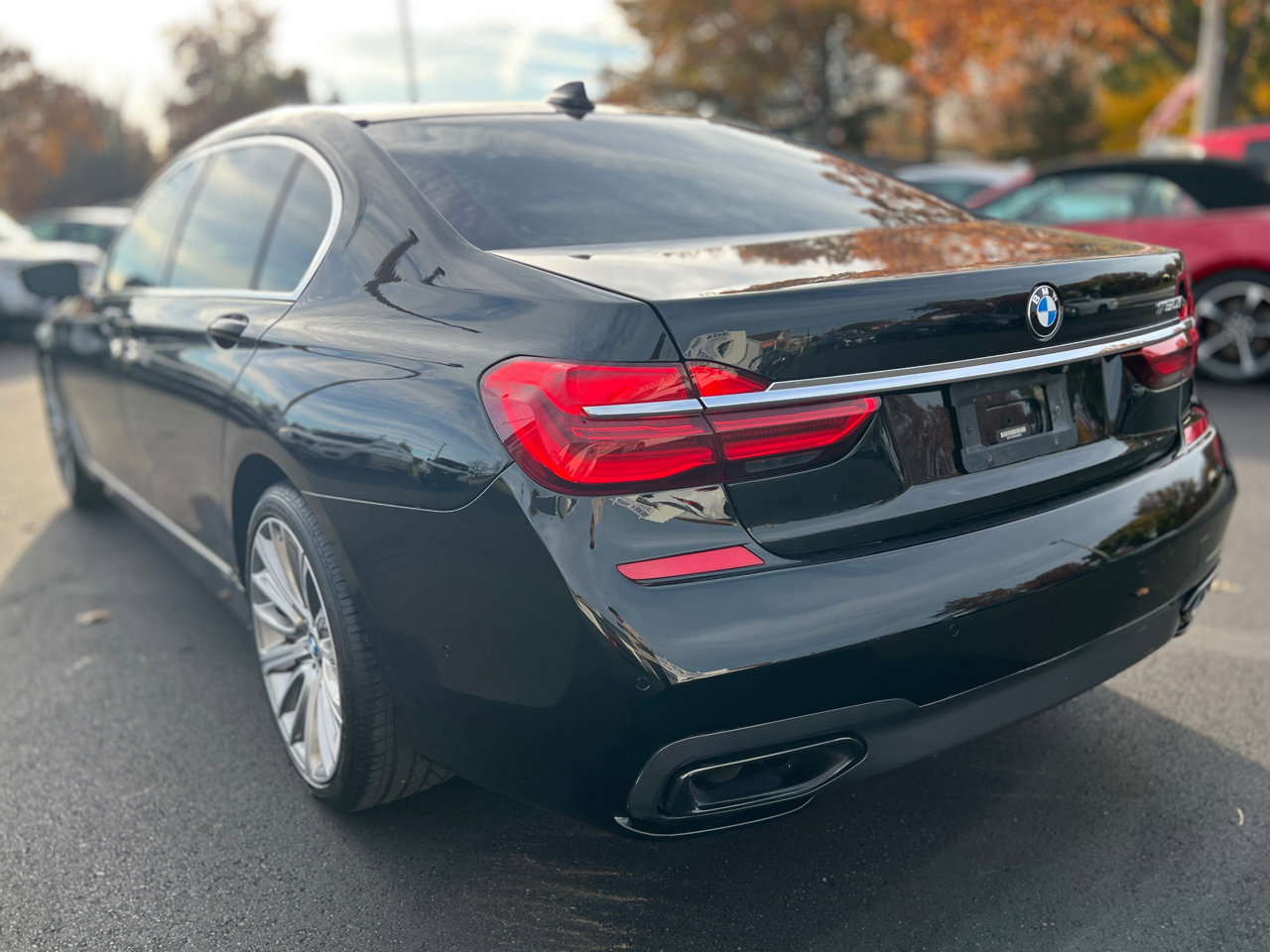 Used 2019 BMW 750i w/ Executive Package image 14