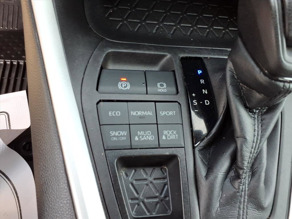 Used 2021 Toyota RAV4 XLE AWD/4WD image 19
