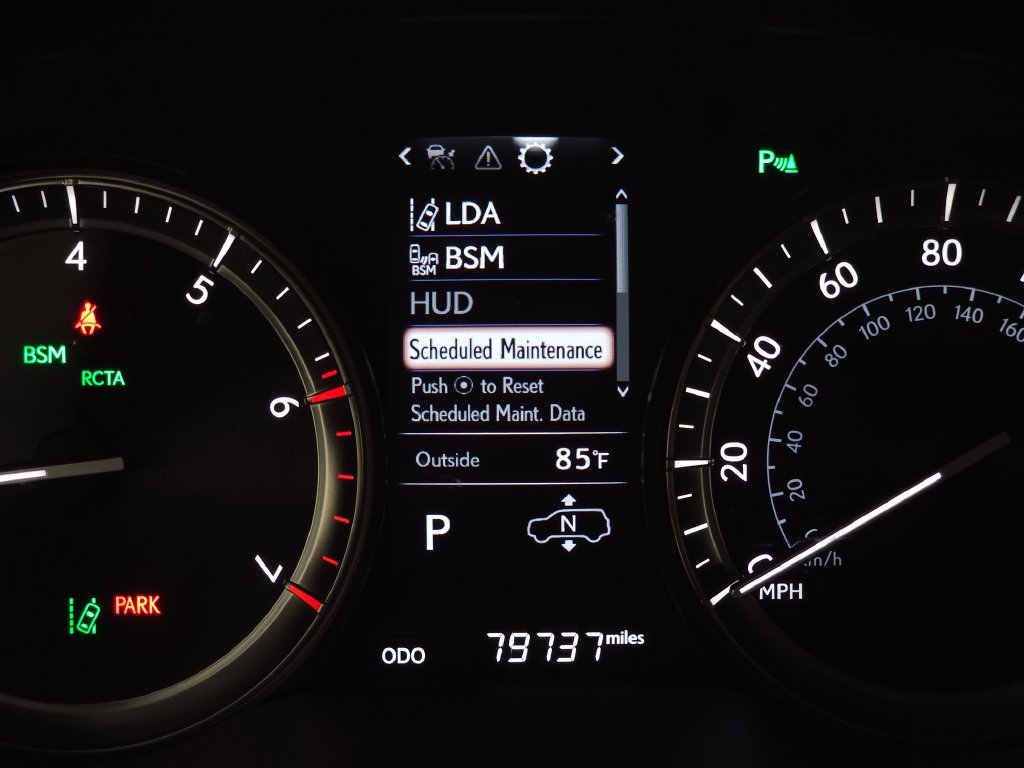 Used 2020 Lexus LX 570 4WD w/ Luxury Package image 23