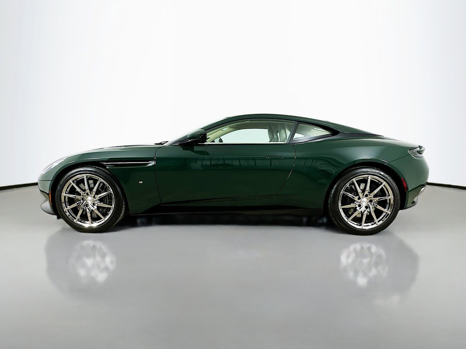 Used 2017 Aston Martin DB11 V12 RWD image 8