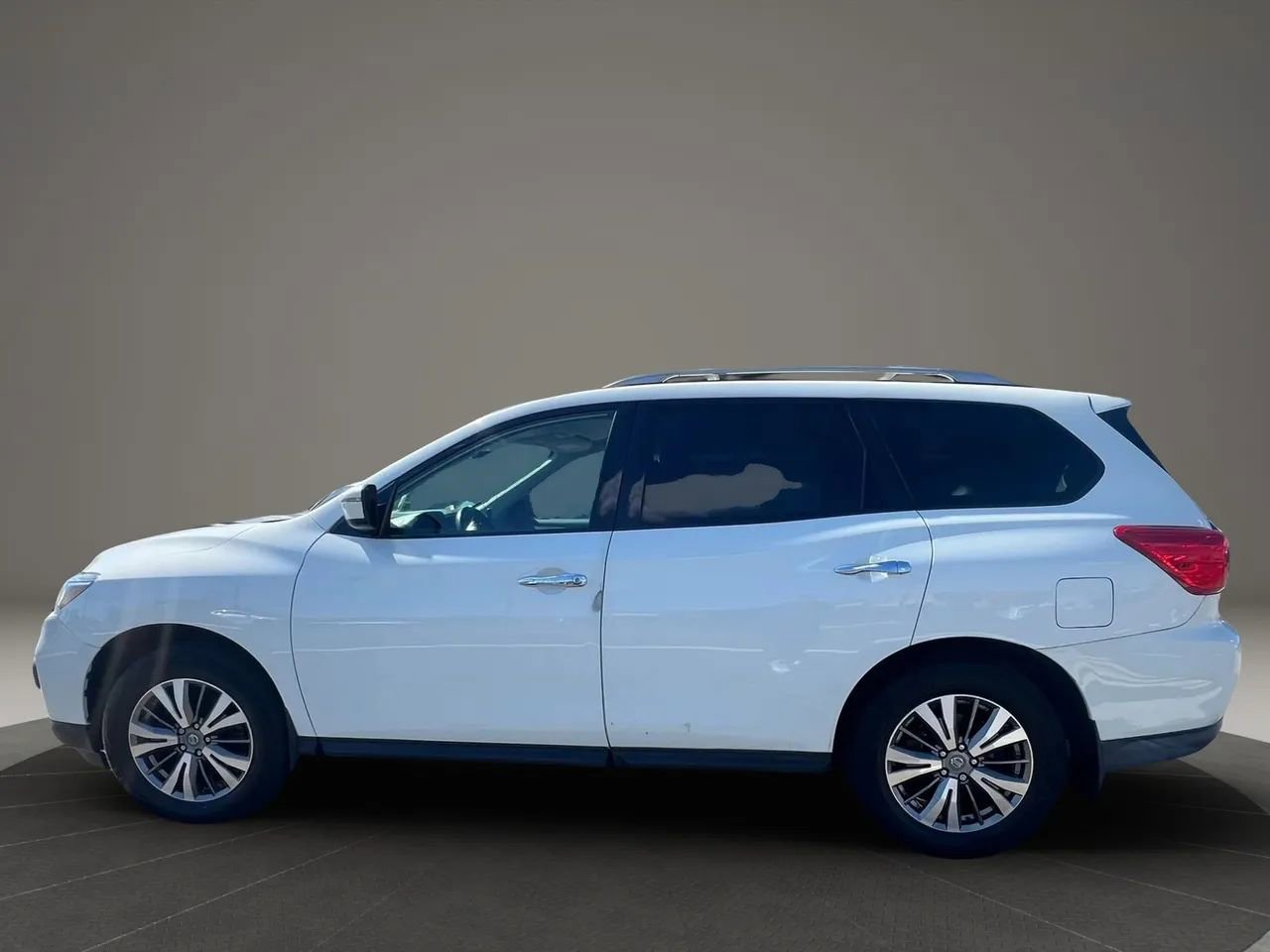 Used 2019 Nissan Pathfinder S image 8