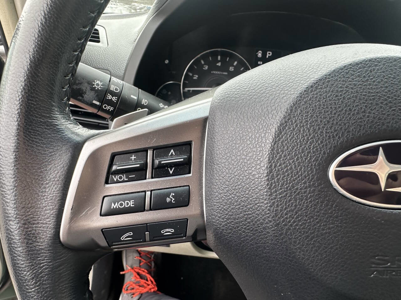 Used 2012 Subaru Outback 3.6R Limited w/ Moonroof Pkg AWD/4WD image 15