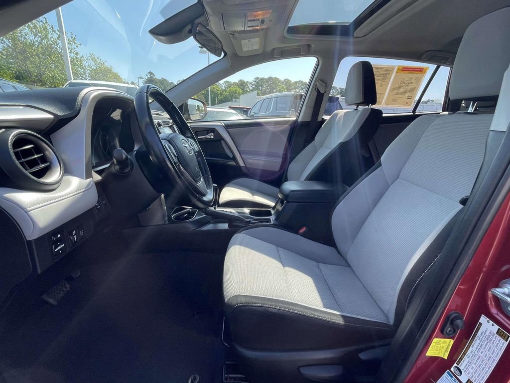 Used 2017 Toyota RAV4 XLE AWD/4WD image 19