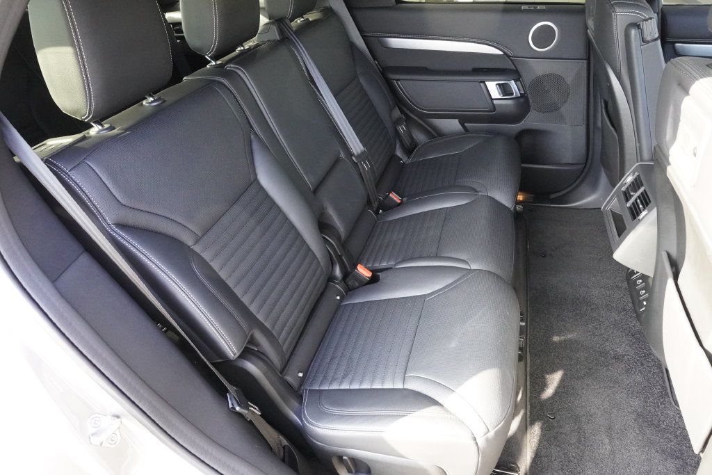 Used 2021 Land Rover Discovery S R-Dynamic AWD/4WD image 26