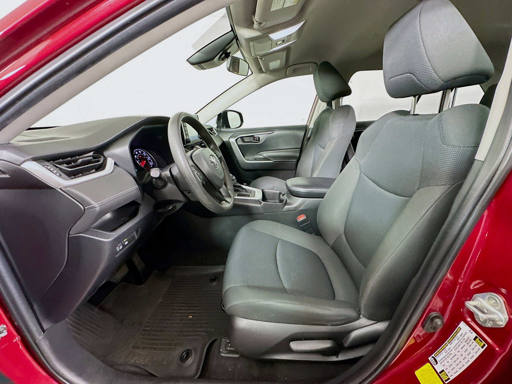 Used 2022 Toyota RAV4 LE image 13