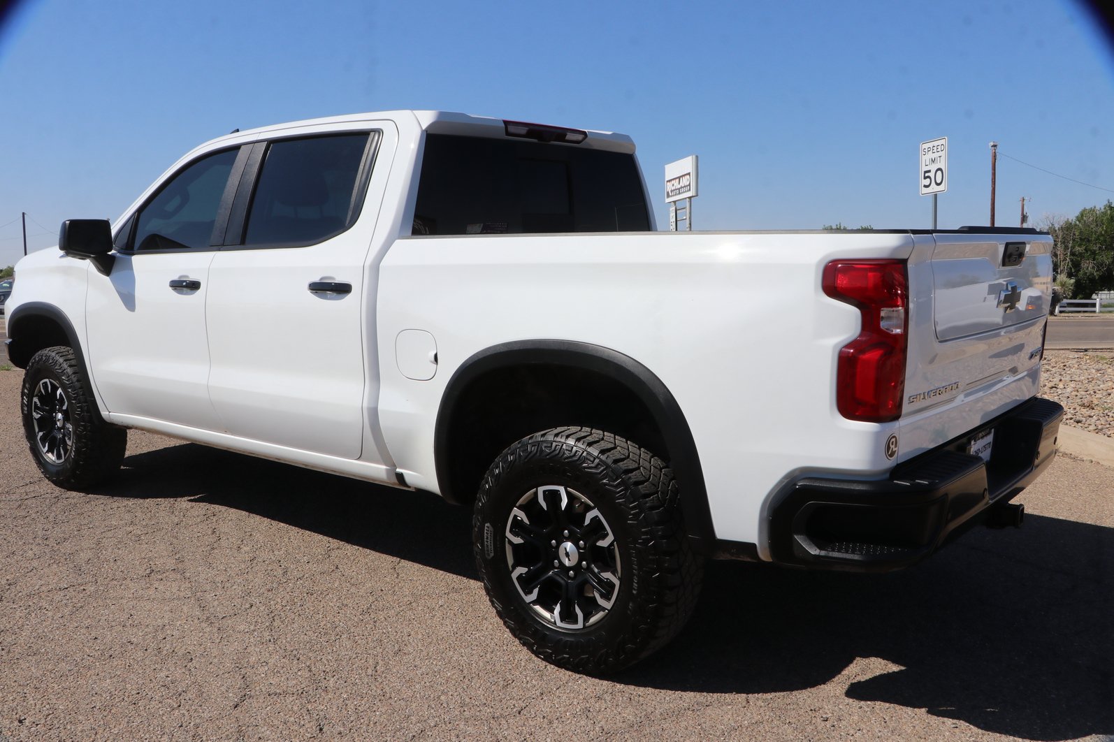 Used 2025 Chevrolet Silverado 1500 ZR2 w/ Technology Package AWD/4WD image 5
