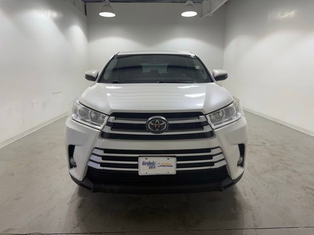 Used 2017 Toyota Highlander Plus FWD image 2